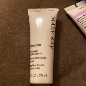 Mary Kay beige 4 liquid foundation